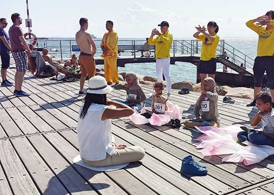 Image for article Présenter le Falun Gong à Helsingborg, en Suède