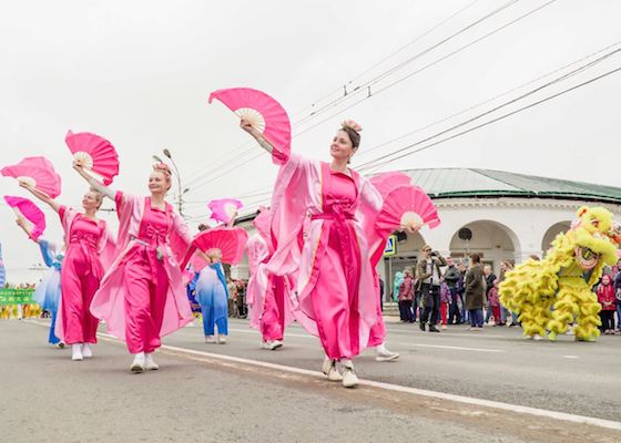 Image for article Kostroma, Russie : Le Falun Dafa bien reçu à la célébration de l'anniversaire de la ville