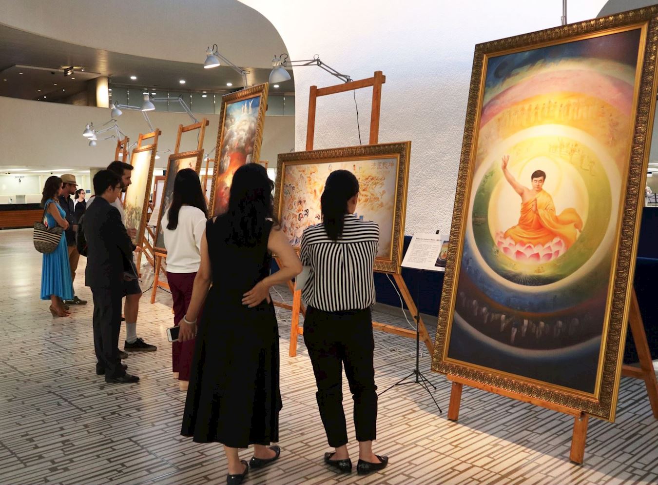 Image for article Toronto, Canada : Des représentants gouvernementaux soutiennent l'exposition internationale d'art « L'Art de Zhen Shan Ren » (Photos)