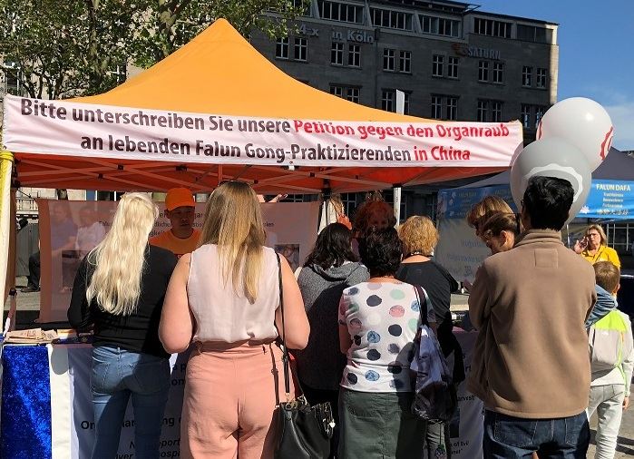 Image for article Présenter le Falun Gong à Cologne, en Allemagne