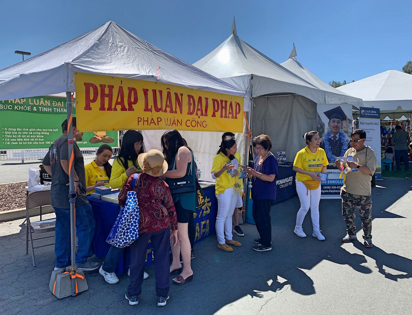 Image for article San Francisco : Les pratiquants de Falun Dafa participent aux célébrations vietnamiennes de la Mi-Automne