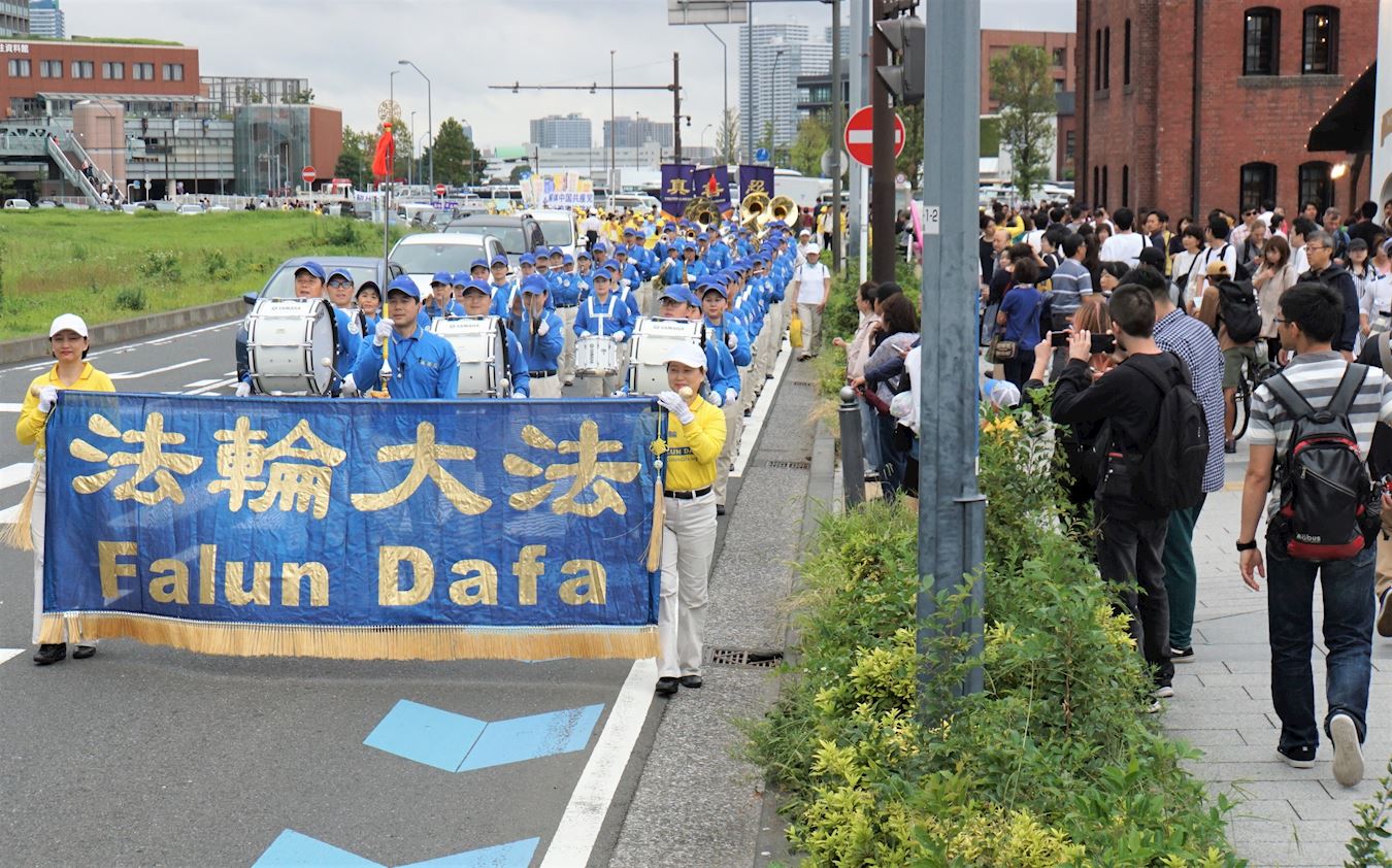 Image for article Yokohama, Japon : Des pratiquants de Falun Gong organisent un défilé pour demander la fin de la persécution