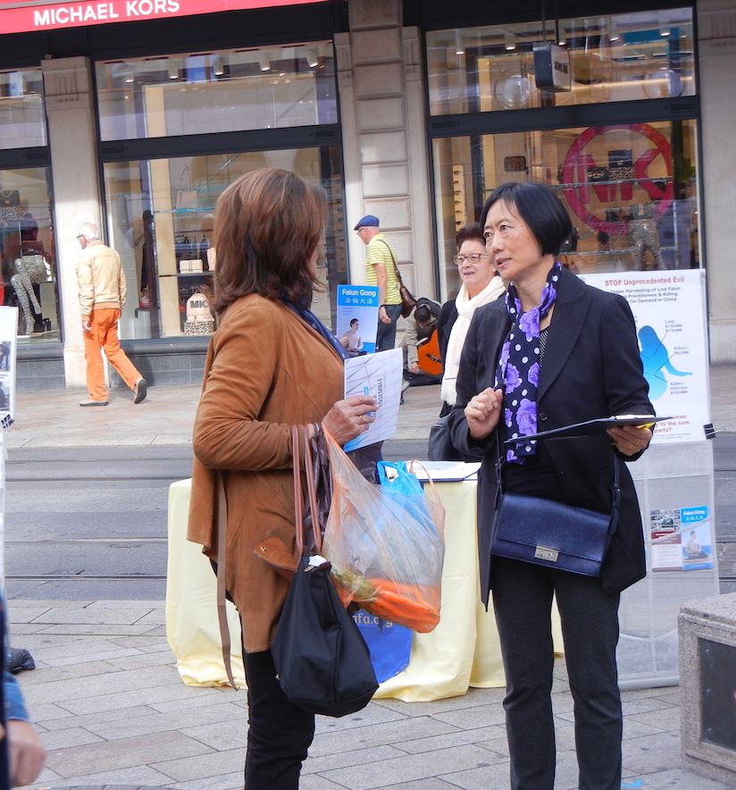 Image for article Suisse : Les pratiquants organisent des activités à Genève pour présenter le Falun Gong et sensibiliser les gens à la persécution