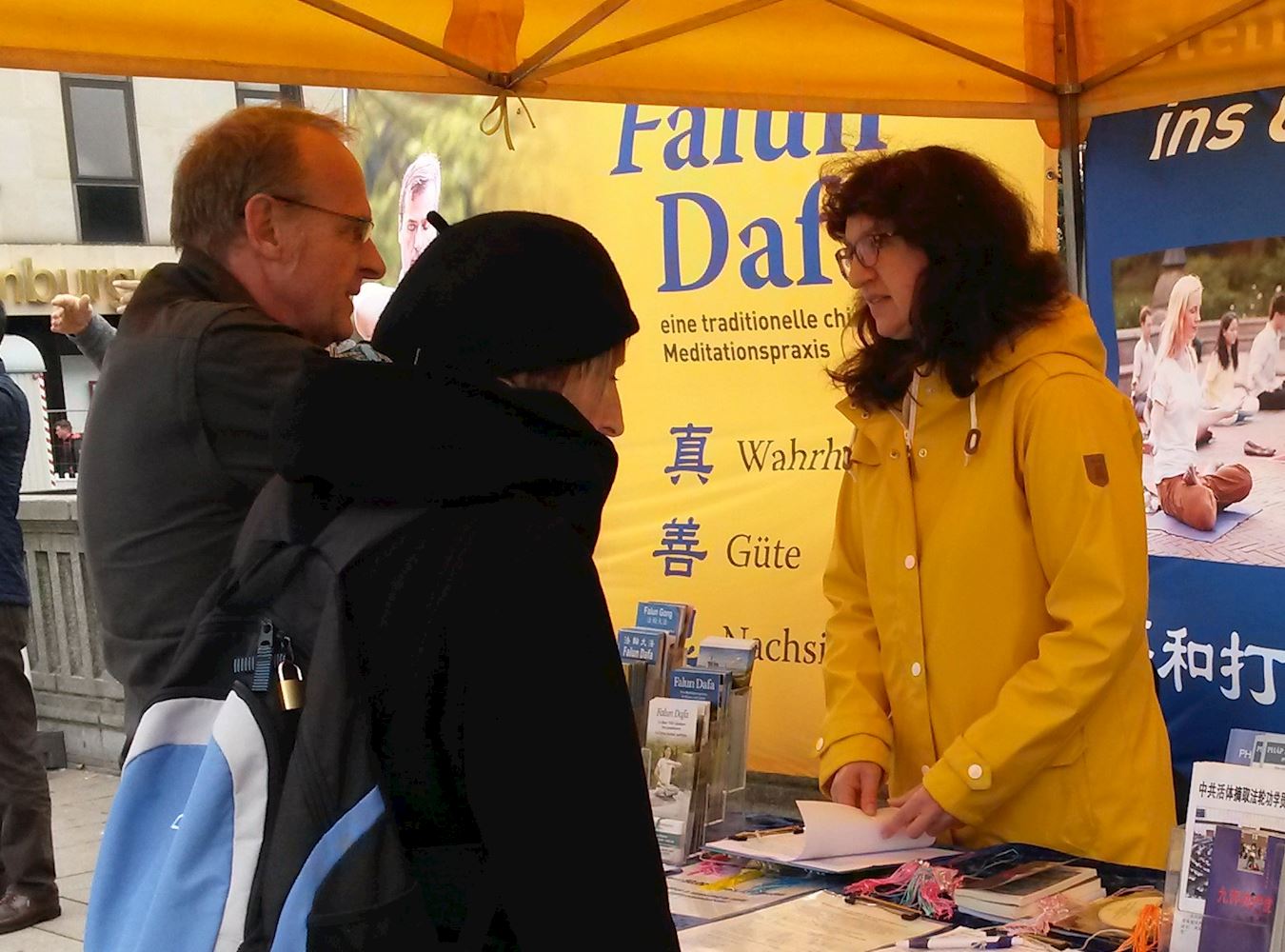 Image for article Allemagne : Les gens soutiennent les pratiquants de Falun Gong qui protestent contre la persécution