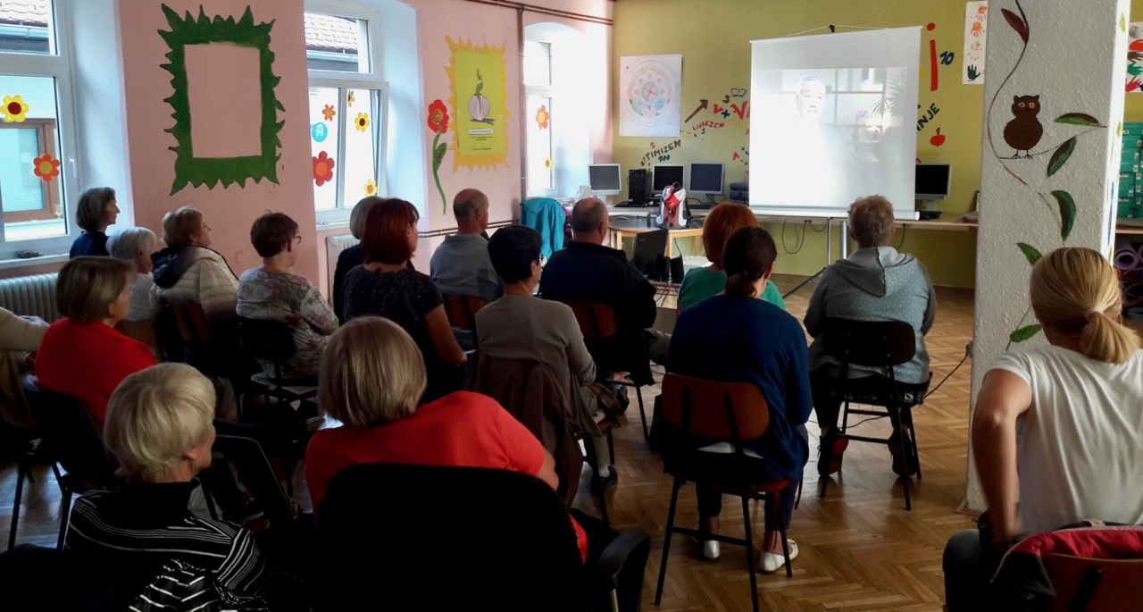 Image for article Slovénie : Présentation du Falun Dafa aux enfants et aux personnes âgées à Zalec