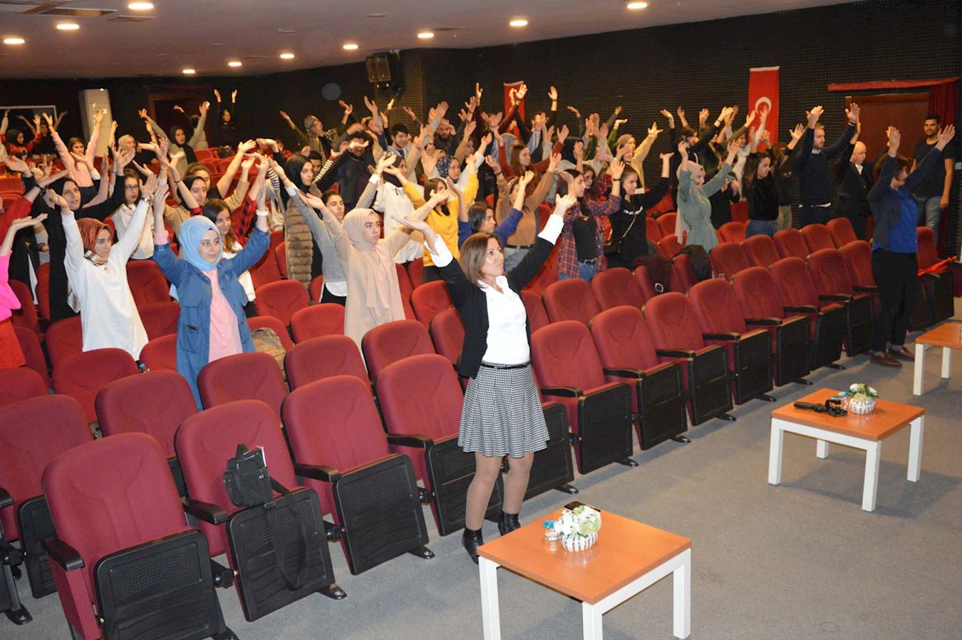 Image for article Présentation du Falun Dafa à l'Université Yeni Yüzyıl d’Istanbul