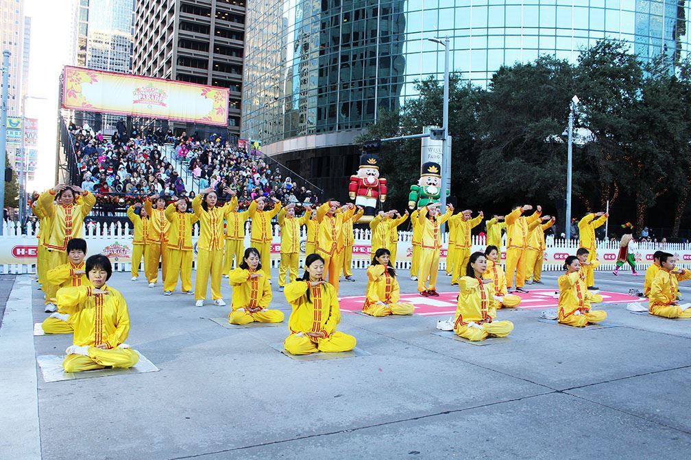 Image for article Texas : Les pratiquants de Falun Gong expriment leur reconnaissance à Maître Li à l'occasion de Thanksgiving