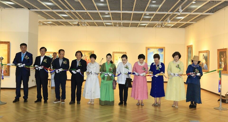 Image for article Corée du Sud : L'Art de Zhen Shan Ren apporte la beauté du Falun Dafa aux habitants de Busan