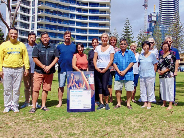 Image for article Australie : Les candidats du conseil municipal du sud de la ville de Gold Coast rencontrent des pratiquants de Dafa