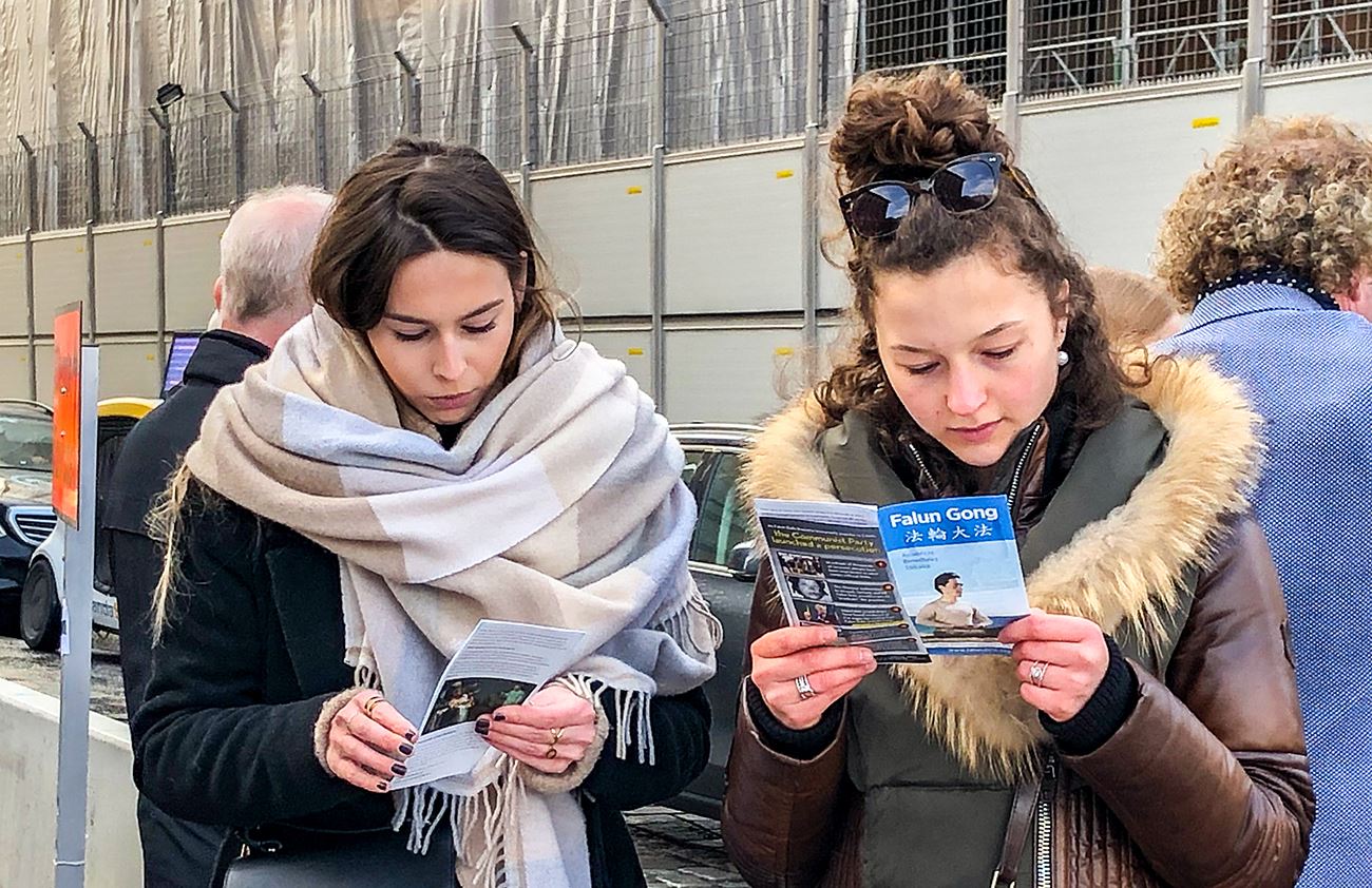 Image for article Des activités à Stockholm, Suède, attirent l'attention sur le Falun Gong : « Nous vous soutenons totalement »