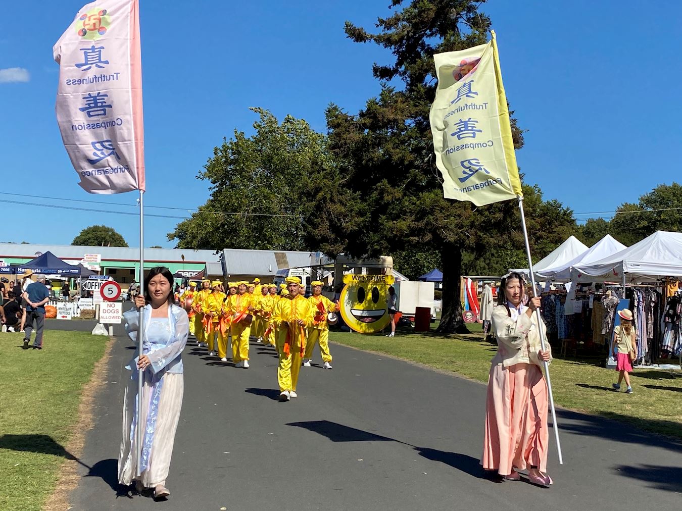 Image for article Nouvelle-Zélande : Les pratiquants de Falun Dafa ont été invités au spectacle annuel de Kumeu à Auckland
