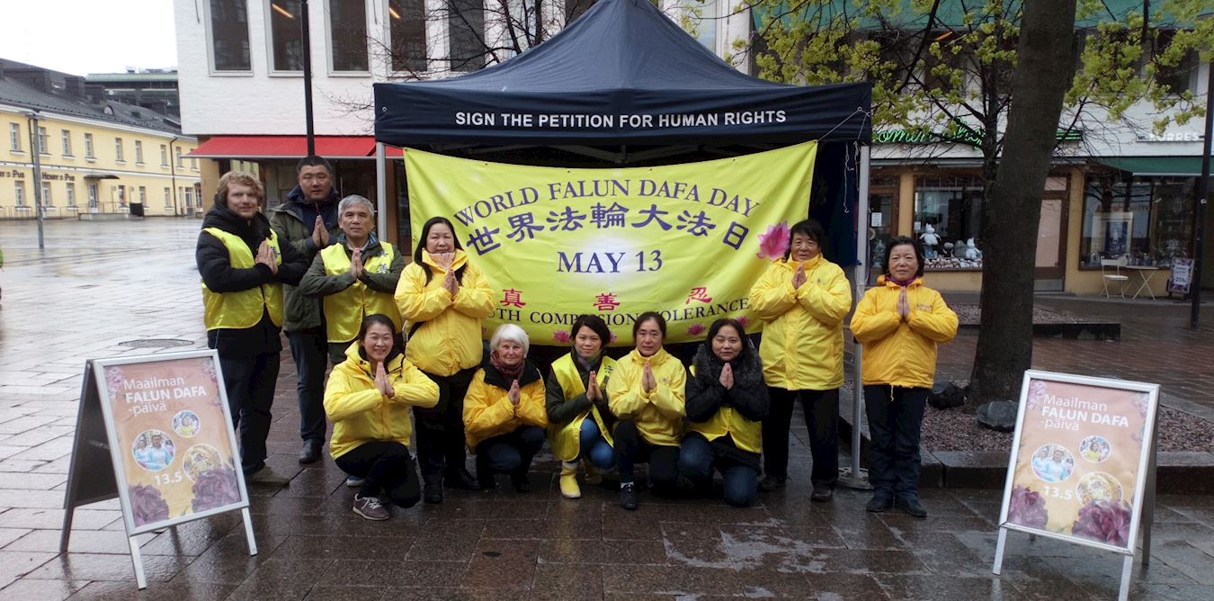 Image for article Activités organisées pour célébrer la Journée mondiale du Falun Dafa et sensibiliser le public en Finlande, aux Pays-Bas et en Suède