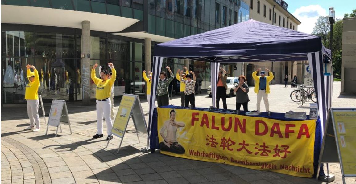 Image for article Une journée d’information du Falun Gong au cœur de Stuttgart, en Allemagne