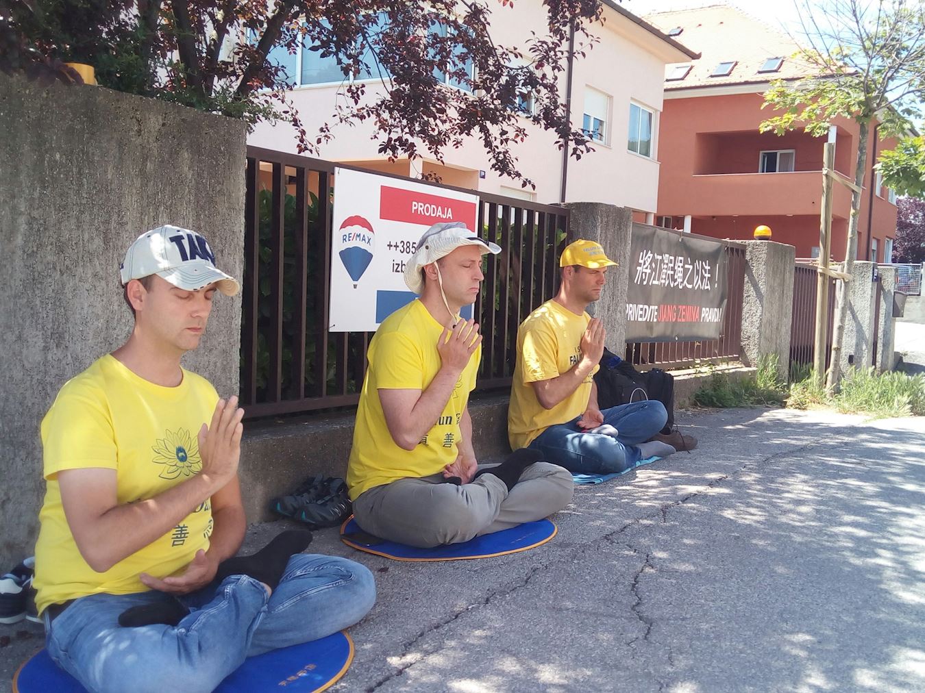 Image for article Les pratiquants de Falun Dafa de Croatie organisent une manifestation pacifique devant le consulat chinois