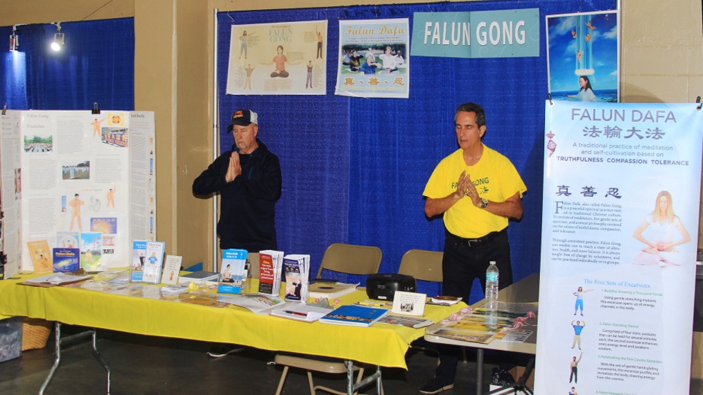 Image for article Le Falun Gong gagne des sourires à l'Exposition corps et esprit de Floride