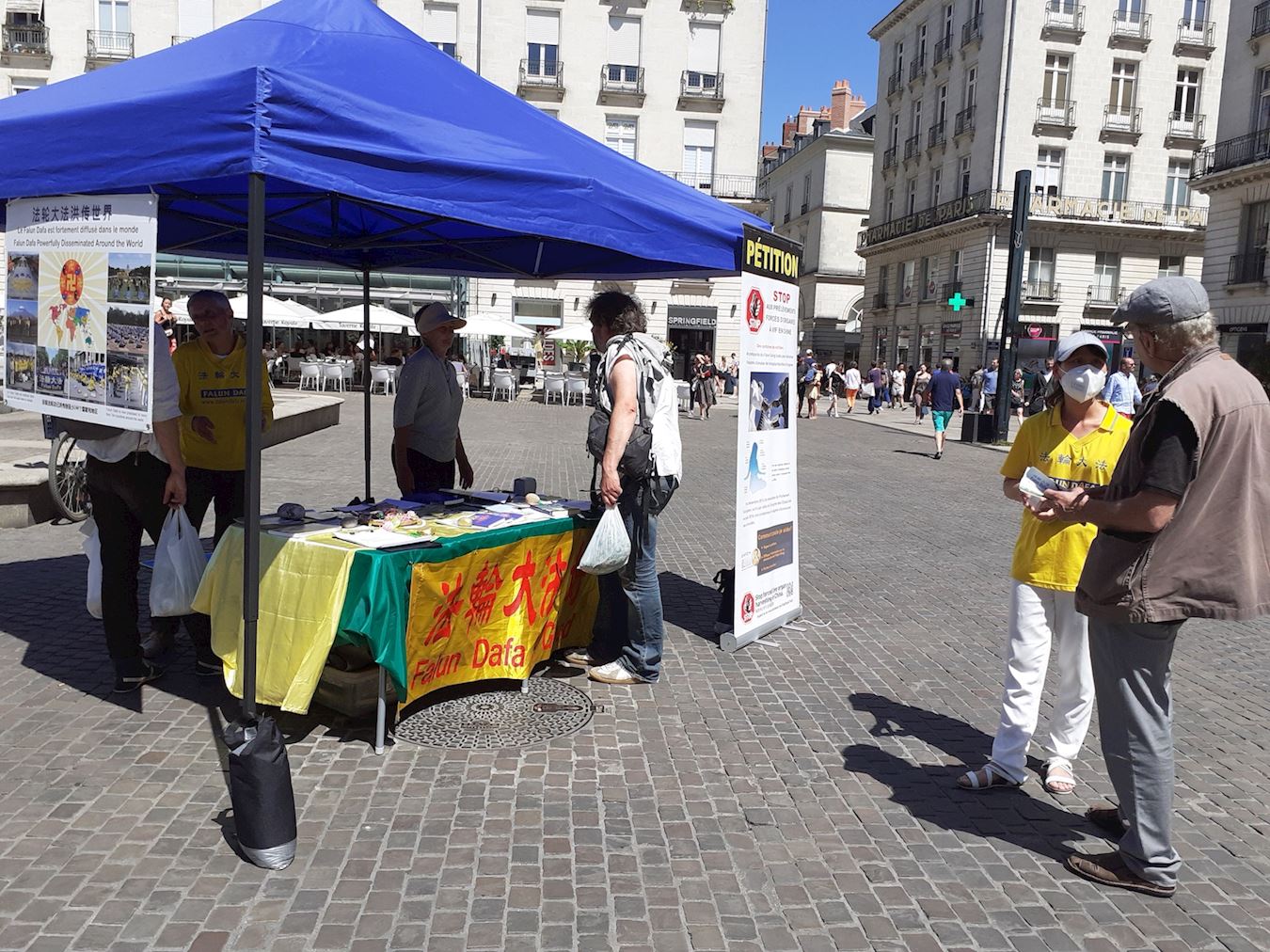 Image for article France : Les habitants de Nantes signent une pétition pour mettre fin à la persécution du Falun Gong en Chine