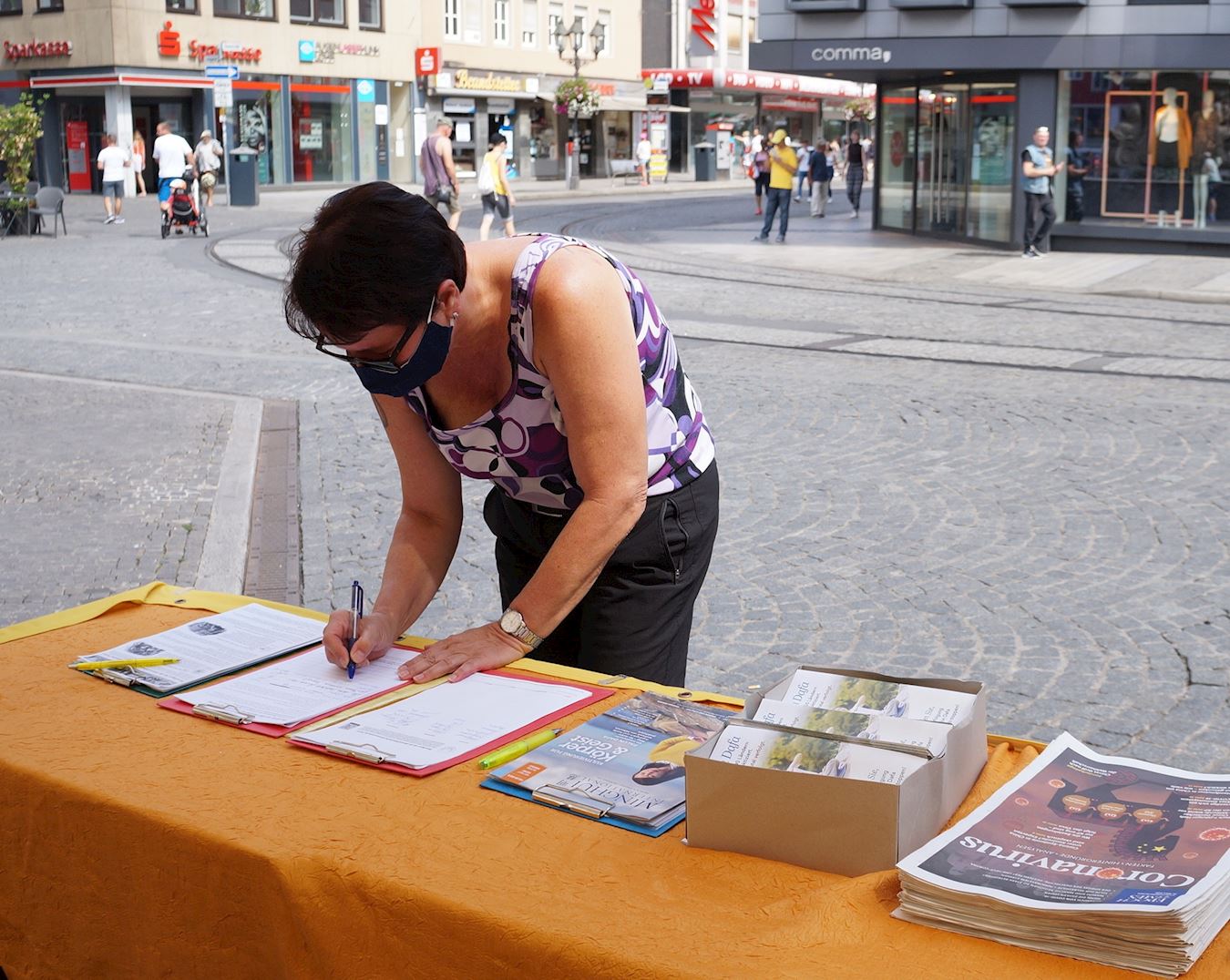 Image for article Allemagne : Les gens de Würzburg soutiennent les efforts des pratiquants pour révéler la persécution du Falun Gong en Chine