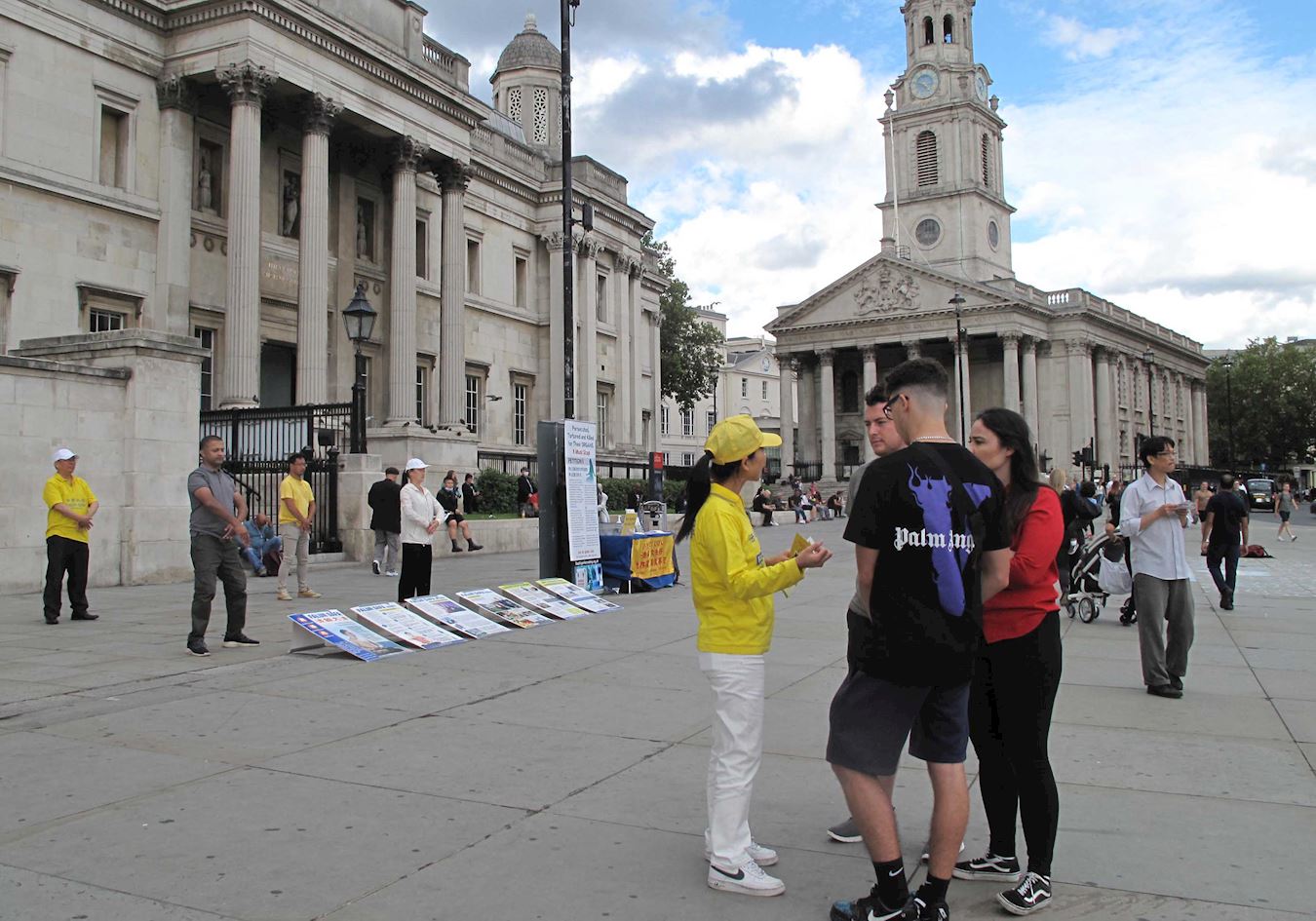 Image for article Royaume-Uni : À Trafalgar Square, les pratiquants sont félicités pour les bonnes choses qu'ils apportent à la société