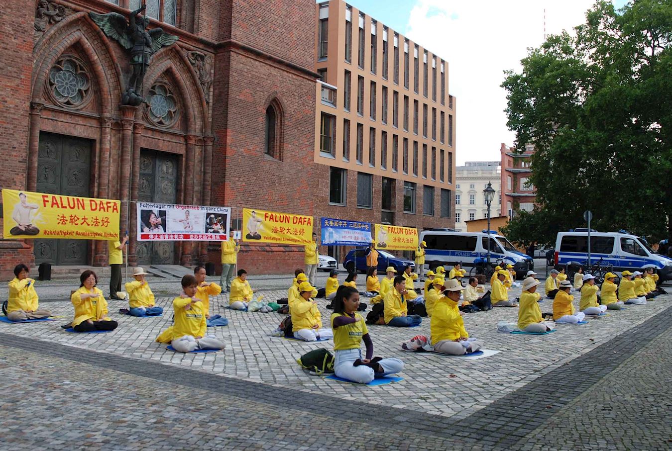 Image for article 35 000 Allemands demandent la fin de la persécution du Falun Gong