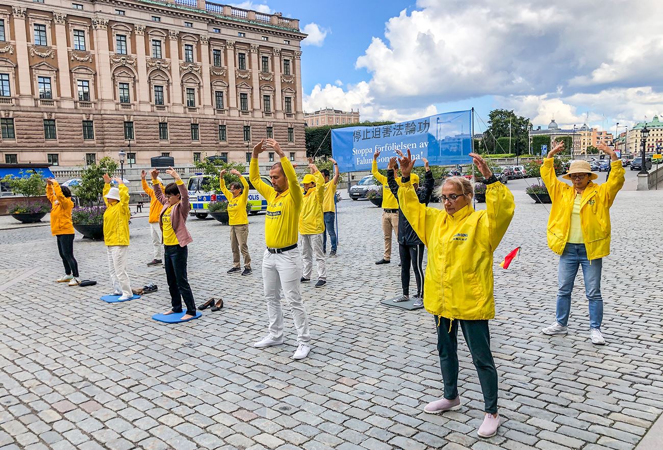 Image for article Stockholm, Suède : Éveiller les consciences sur le Falun Dafa et la persécution en Chine