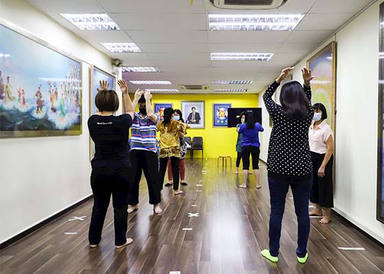Image for article Singapour : Des gens à la recherche du Falun Dafa
