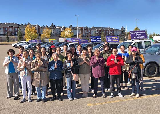 Image for article Calgary, Canada : Une caravane de voitures avisant les gens de démissionner du Parti communiste chinois reçoit du soutien