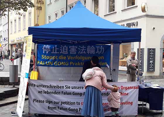 Image for article Bavière, Allemagne : Les habitants de Franconie soutiennent la sensibilisation des pratiquants de Falun Gong à la persécution