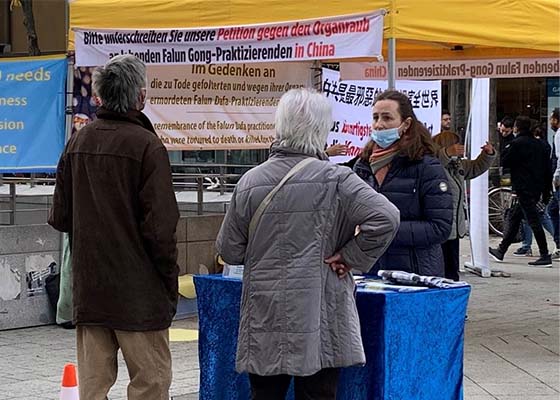 Image for article Allemagne : Les gens à Hanovre condamnent la persécution du PCC