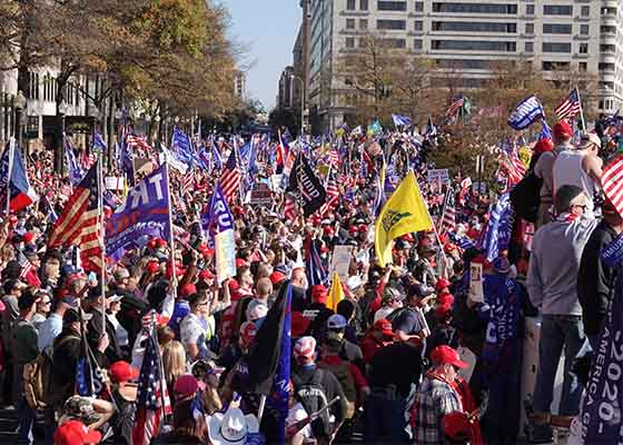 Image for article Washington, D.C. : Des centaines de milliers de personnes se réunissent dans la capitale américaine pour manifester leur soutien au président Trump