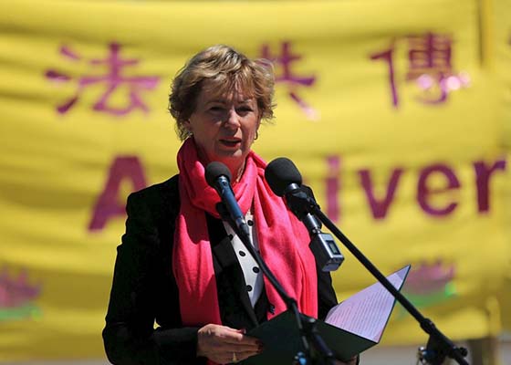 Image for article Canada : Des élus et des dignitaires soutiennent le Falun Dafa et s’opposent à la persécution à l'occasion de la Journée des droits de l’homme (1)