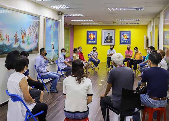 Image for article Singapour : Les nouveaux pratiquants ressentent les bienfaits de l'atelier de neuf jours de Falun Dafa