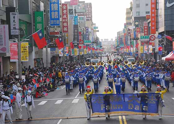 Image for article Chiayi, Taïwan : Le Tian Guo Marching Band reçoit un bon accueil lors du défilé du Festival international des fanfares