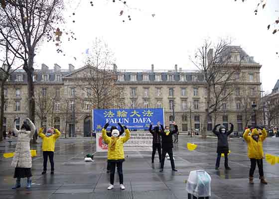 Image for article Paris : Parler de la persécution du Falun Gong en Chine à l'occasion de la Journée internationale des droits de l'homme