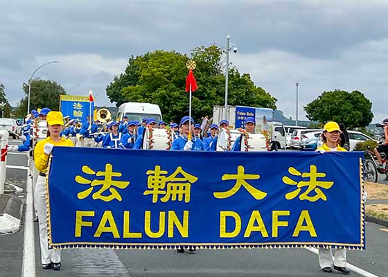 Image for article Nouvelle-Zélande : Défilé des pratiquants de Falun Dafa à Taupo Rings pour le Nouvel An chinois