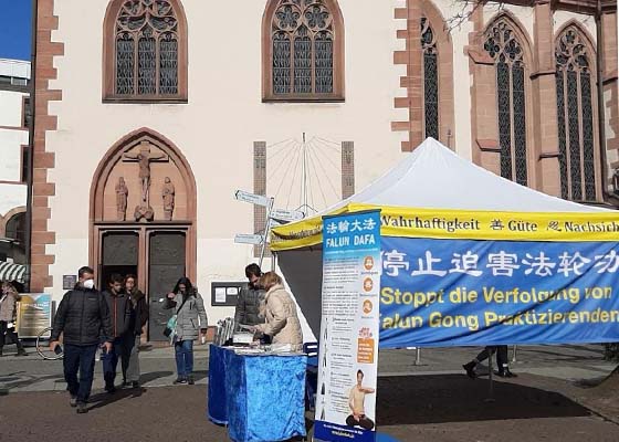 Image for article Nagoya, Japon : Les pratiquants organisent une activité pour sensibiliser les gens à la persécution par le régime communiste chinois