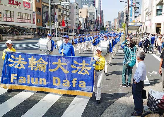 Image for article Japon : Les habitants de Tokyo condamnent la persécution lors du défilé pour commémorer l’Appel pacifique du 25 avril