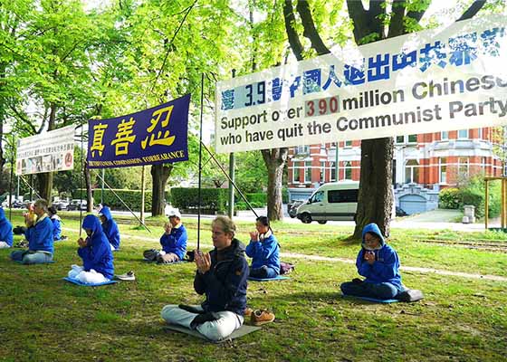 Image for article Une manifestation pacifique devant l’ambassade de Chine à Bruxelles a commémoré l’Appel du 25 avril