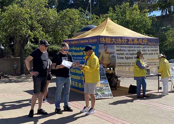 Image for article San Diego : Les pratiquants de Falun Gong persévèrent dans la clarification de la vérité dans l’esprit de l’Appel pacifique du 25 avril