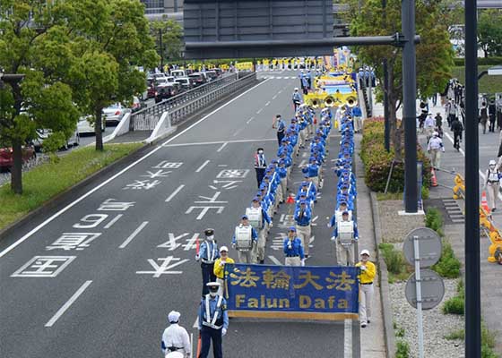 Image for article Yokohama, Japon : Des dignitaires félicitent le Falun Dafa pour son 30<sup>e</sup> anniversaire lors d’un rassemblement et d’un défilé pour célébrer la Journée mondiale du Falun Dafa
