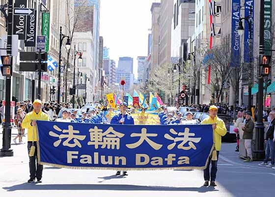 Image for article Québec : Grand défilé pour célébrer la Journée mondiale du Falun Dafa et l'anniversaire de Maître Li