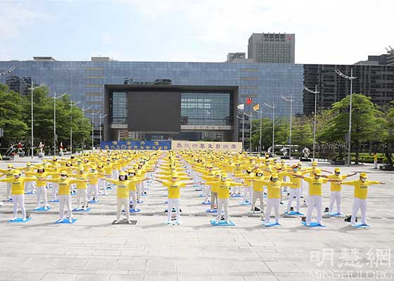 Image for article Taïwan : Les pratiquants de Taichung célèbrent la Journée mondiale du Falun Dafa et partagent la bonté d’Authenticité-Bienveillance-Tolérance