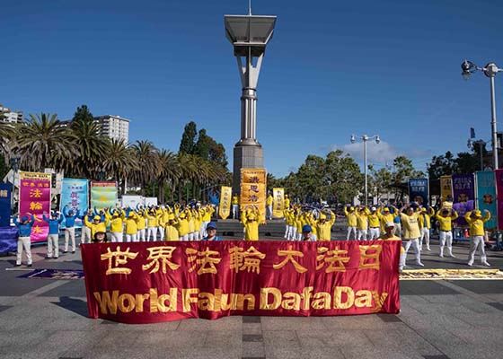 Image for article San Francisco : Les pratiquants célèbrent la Journée mondiale du Falun Dafa et expriment leur gratitude au Maître