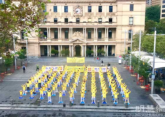 Image for article Australie : Des personnalités envoient leurs félicitations pour célébrer la Journée du Falun Dafa lors d’un rassemblement et d’un défilé à Sydney