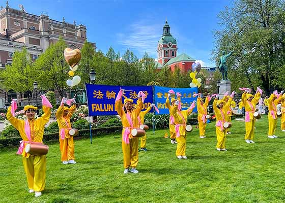 Image for article Les pratiquants de Falun Dafa suédois organisent une activité de deux jours en l’honneur du 30<sup>e</sup> anniversaire de la présentation du Falun Dafa au public