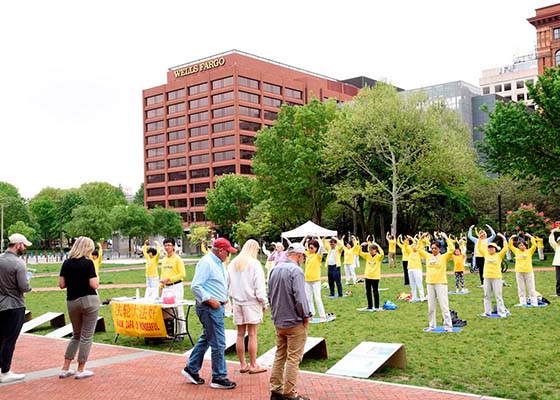 Image for article Philadelphie, Pennsylvanie : Célébration de la Journée du Falun Dafa au site historique de Liberty Bell