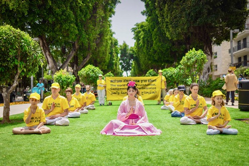Image for article Israël : Célébration de la Journée mondiale du Falun Dafa sur le Boulevard Rothschild à Tel Aviv