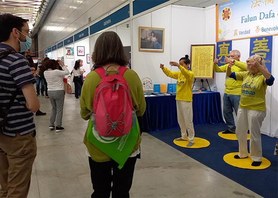 Image for article Espagne : Présenter le Falun Dafa au salon BioCultura à Barcelone