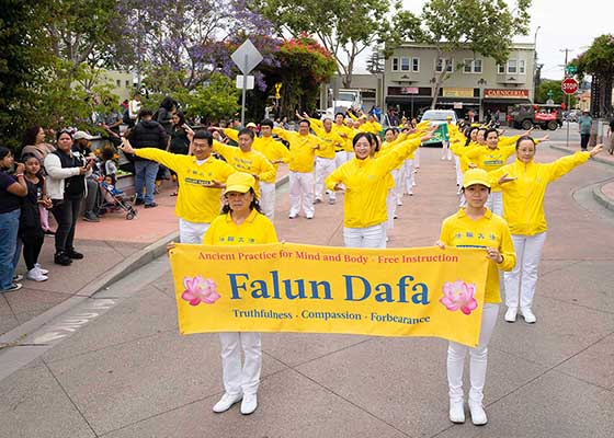 Image for article San Francisco : Le Falun Dafa reçoit un accueil chaleureux au défilé des Cerises de San Leandro
