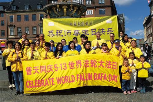 Image for article Danemark et Suède : Les pratiquants célèbrent la Journée mondiale du Falun Dafa et sensibilisent le public au Falun Dafa