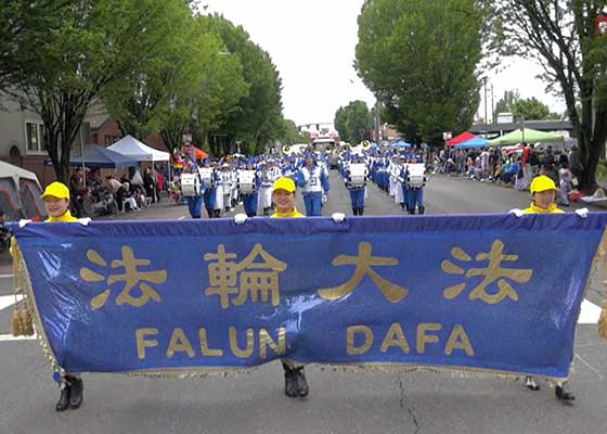 Image for article Oregon, États-Unis : Le Tian Guo Marching Band est accueilli à la fête de la Rose de Portland
